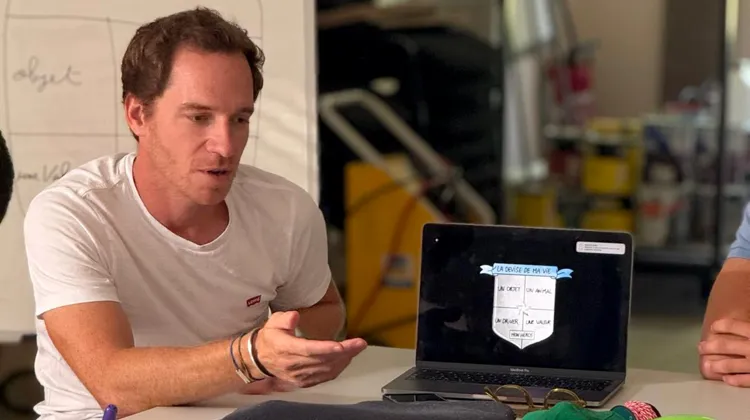 Ancien champion de patinage de vitesse dit short track, Maxime Chataignier exerce la profession de préparateur et coach mental depuis 2017.