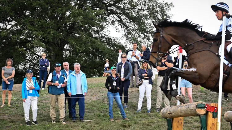 De gauche à droite : Claudia Bach, David O’Connor, Ingmar de Vos et Thomas Bach au cours du cross.