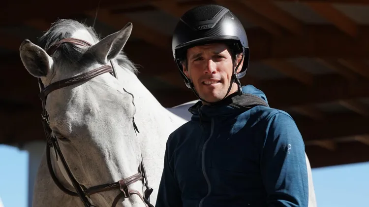 Nicolas Bost lors d'une inspection des chevaux