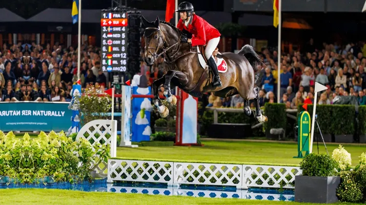 Martin Fuchs et Conner Jei ont parachevé la victoire de la Suisse sans jamais trembler sur la belle pelouse des écuries Stephex.
