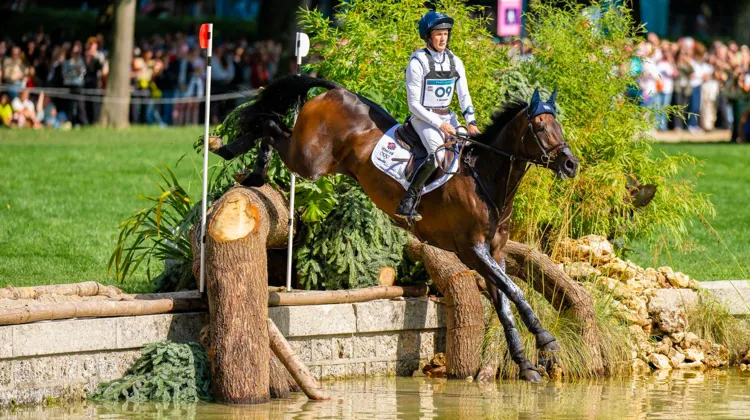 Tom McEwen et JL Dublin lors du concours complet d’équitation pour les Jeux olympiques de Paris 2024, au château de Versailles.
