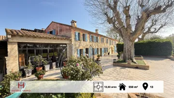 Au cœur de la Camargue, ce domaine de 13 hectares allie charme traditionnel et hautes prestations, idéal pour un projet équestre ou touristique.
