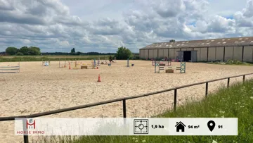 Écurie à rénover sur 1,9 ha au sud d’Arpajon, dotée de 22 boxes, de carrières, d’un manège et de deux appartements loués