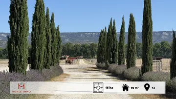 Domaine équestre moderne de 16 hectares entre Aix et Salon, clé en main dans un cadre naturel exceptionnel.