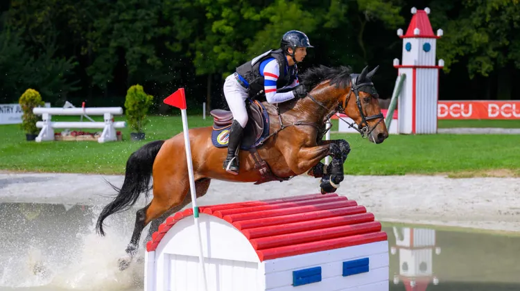 Dimanche en Pologne, Korntawat Samran a gagné le deuxième CCI 4*-S de sa carrière, associé à B.Grimm Carouzo Bois Marotin.
