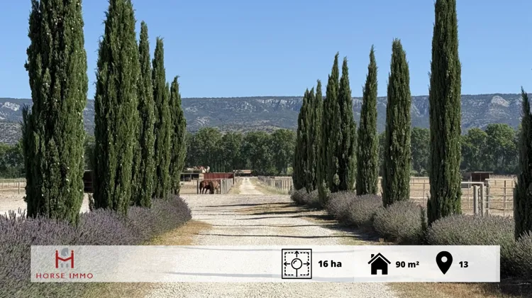 Domaine équestre moderne de 16 hectares entre Aix et Salon, clé en main dans un cadre naturel exceptionnel.