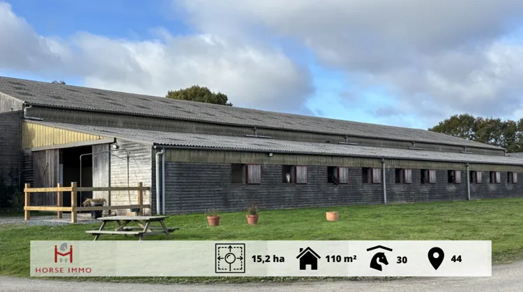 Centre équestre à vendre près de Nantes : un domaine de quinze hectares clés en main, offrant habitation, infrastructures complètes et installations équestres haut de gamme.