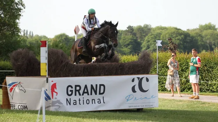 Nicolas Touzaint et Absolut Gold*HDC sont en tête du championnat de France Pro Élite de concours complet avant le saut d'obstacles.