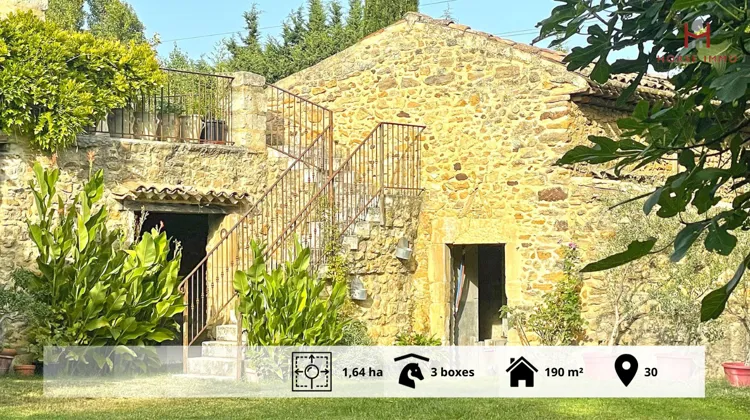 Mas provençal avec installations équestres