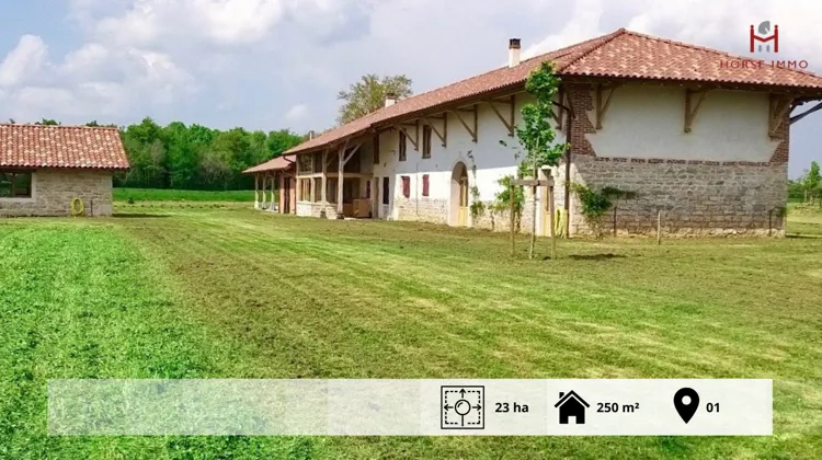 À vendre : magnifique bâtisse bressante typique de 23 ha à 15 km de Bourg-en-Bresse 