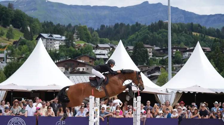 Léona Mermillod Baron et First to Cash Out ont gagné l'épreuve majeure du CSI 3* de Megève ce dimanche 14 juillet