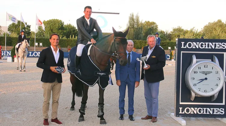 Guy Williams, félicité par Vincent Goehrs, organisateur du concours, Antoine Sinniger, directeur du PIC , et Pierre-Alain Duplais, adjoint au maire de Deauville.