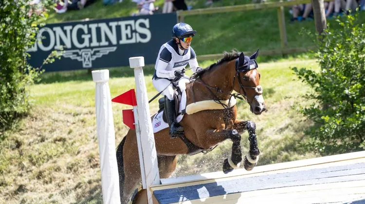 Laura Collett et London 52 ont conservé la main dans le CCI 5*-L de Luhmühlen