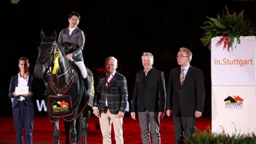 Eiken Sato et Chaccano ont remporté l'épreuve majeure de la journée au CSI 5*-W de Stuttgart.