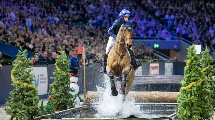 Frida Andersén s'est imposée dimanche dans le cross indoor du CIX de Stockholm aux rênes de Stinger.