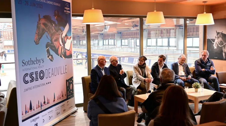 De gauche à droite Jean-Luc Vernon, Théo Ploegmakers, Malika Cherrière, Vincent Goehrs, Philippe Augier et Franck le Mestre.