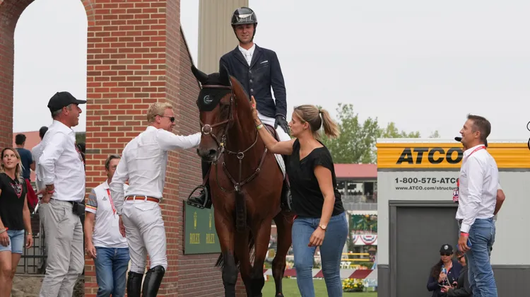 Gilles Thomas a été chaleureusement félicité en sortie de piste par le clan belge lors du Grand Prix CSIO 5* de Calgary