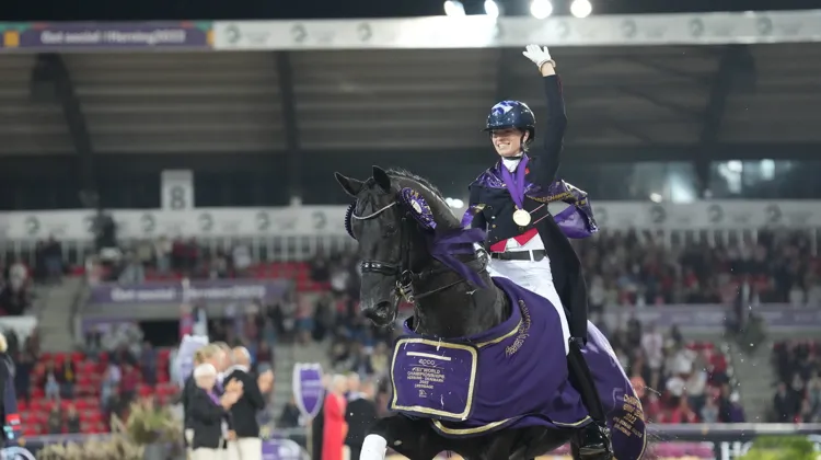 Charlotte Fry et Glamourdale ont été sacrés doubles champions du monde en individuel à Herning cet été