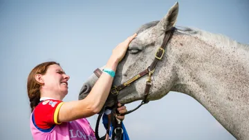 Ayant pris la tête du classement mondial pour la première fois de sa carrière en janvier 2020, Klervi Lefèvre-Bocher, ici avec Sabah de Saulnot, que l’amazone et son époux Olivier avaient entraînée en vue des championnats du monde de Šamorín en 2016, fait partie des leaders de l’équipe de France d’endurance.