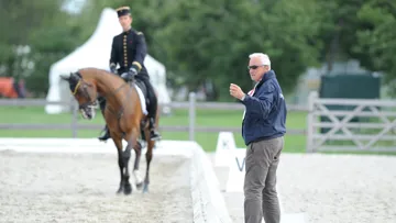 Au début des années 2000, à l’initiative notamment du sélectionneur national Thierry Touzaint, Serge Cornut a intégré le staff fédéral de l’équipe de France de concours complet, endossant le rôle d’entraîneur pour le dressage.