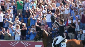 Gerrit Nieberg et Ben 431célébrés pour leur exploit par le public aixois. 