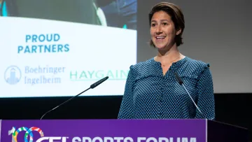 Le 26 avril à Lausanne, Lucy Katan est intervenue pour la première fois au pupitre du Forum des sports de la Fédération équestre internationale.