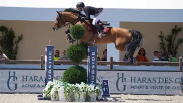 Plusieurs produits de Conthargos ont évolué sous couleurs tricolores, comme Conbelleza, ici au CSI 5* de Grimaud avec Simon Delestre.