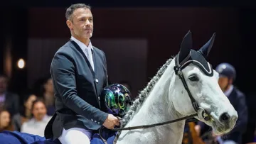 Cocaïne du Val lors de la remise des prix du Grand Prix dominical au Jumping de Bordeaux. 