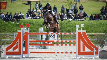 Après la deuxième manche, Jules Orsolini et Charlotte 198 poitent toujours en tête du championnat des As Jeunes Cavaliers!