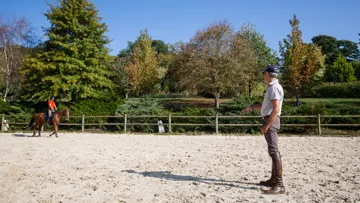 Ayant fait appel à une communicante animale il y a plusieurs années, Jean-Luc Force entraîne notamment le complétiste français Karim Laghouag, plutôt sceptique vis-à-vis de cette approche.