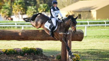 Associée à Izilot DHI, Rosalind Canter a achevé sa saison 2023 par une superbe victoire au CCI5*-L de Pau.