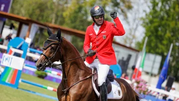 Sélectionné à seulement neuf ans pour les championnats d’Europe de Milan, Zineday y a signé une sublime performance en terminant médaillé d’argent en individuel avec Philipp Weishaupt.