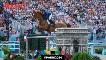 Julien Épaillard et Dubaï du Cèdre s’élancent en n°53. 