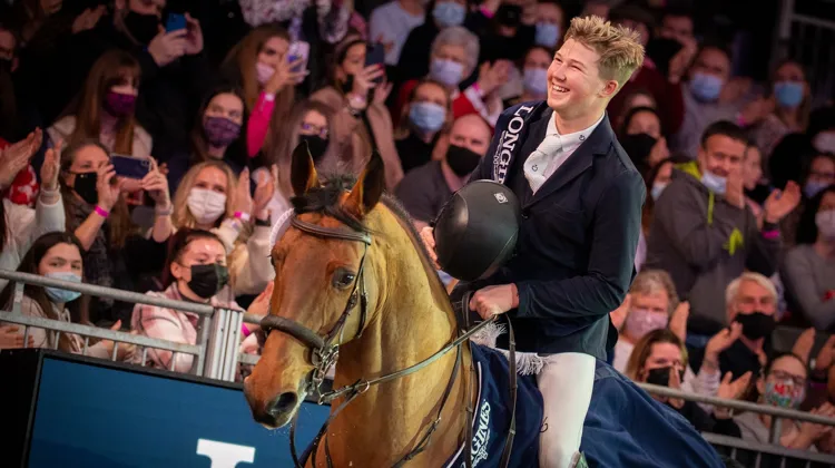 La joie du jeune Harry Charles qui a réalisé un rêve en remportant, avec Stardust, la Coupe du monde de Londres.