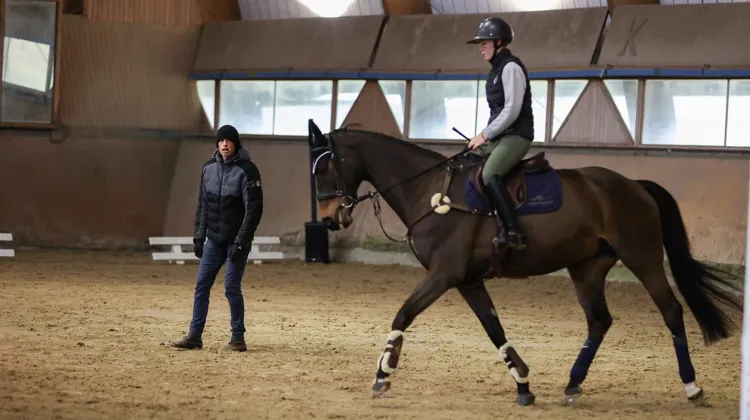 Maxime Livio lors de sa clinic spécial détente d'hippique, ici avec Lylou Delahaye.