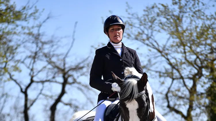 Associée à son grand Bretzel des Féeries, Peggy Touzard, quarante-huit ans et policière de métier, fait partie des nouveaux visages de l’équipe de France de para-dressage.
