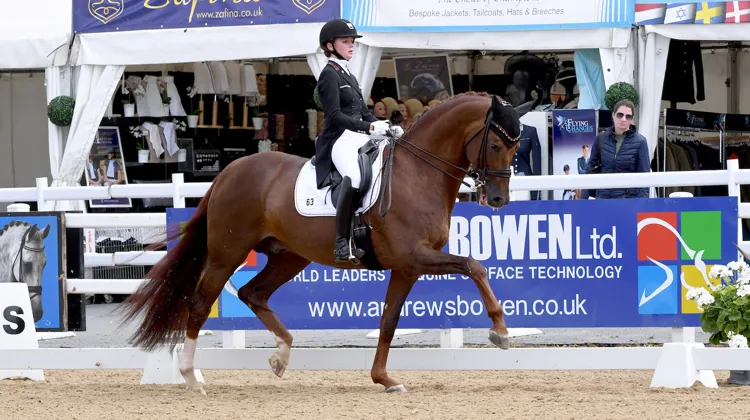 Rose Oatley et Veneno