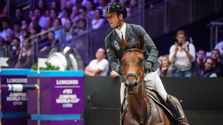 Julien Épaillard et Caracole de la Roque lors du CHI de Longines Equita Lyon. 
