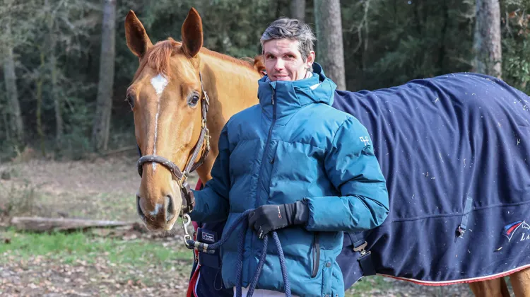 Hector du Plessis (SF, Number One d'Iso x Quartz du Chanu), six ans, fait partie des jeunes chevaux évoluant sous la selle d'Alexis Deroubaix.