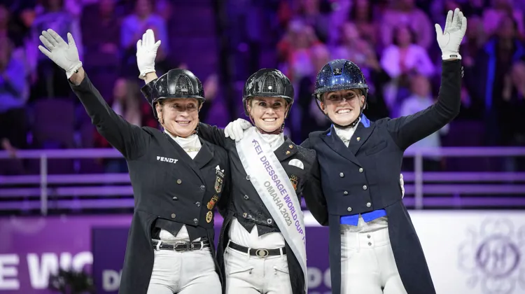 Le podium de la finale de la Coupe du monde, sur lequel Isabell Werth et Nanna Skodborg Merrald ont interverti leurs places.
