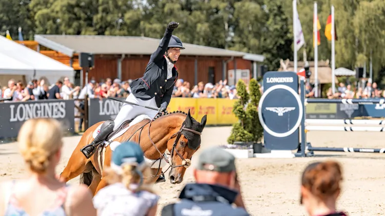 C'est fait! En tête depuis le dressage, Laura Collett et London 52 se sont emparés de leur troisième CCI 5*-L!