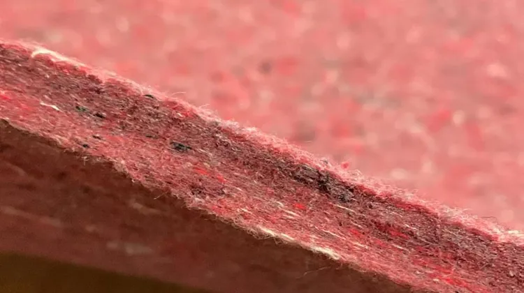 100% recyclé, 100% fabriqué n France et 100% issu de textiles équestres usés, le feutre de Recycl’Horse a fait l’objet d’un dépôt de brevet auprès de l’INPI.