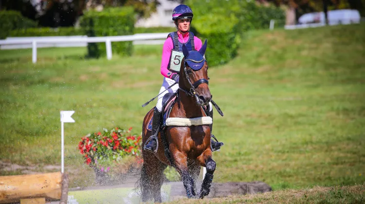 Huitième du championnat de France à quatre ans en 2022 puis quatrième des cinq ans cette année, l’Anglo-Arabe Catch Me Bois Blanc poursuit une trajectoire exemplaire avec Clara Loiseau.