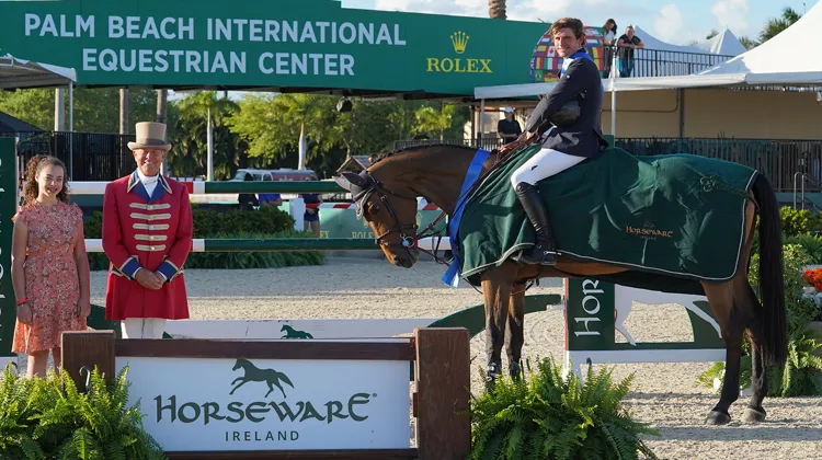 Scarlett du Sart et Darragh Kenny à la remise des prix à Wellington.