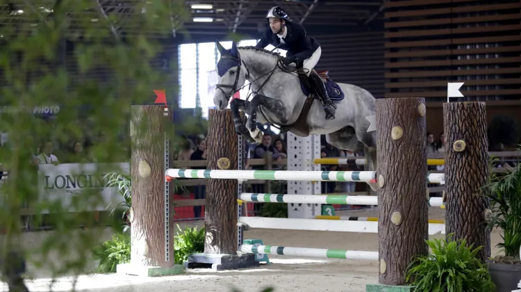 Hykem de Menjo, monté par Vincent Hervagault, a pris la tête de la compétition chez les chevaux de cinq ans.