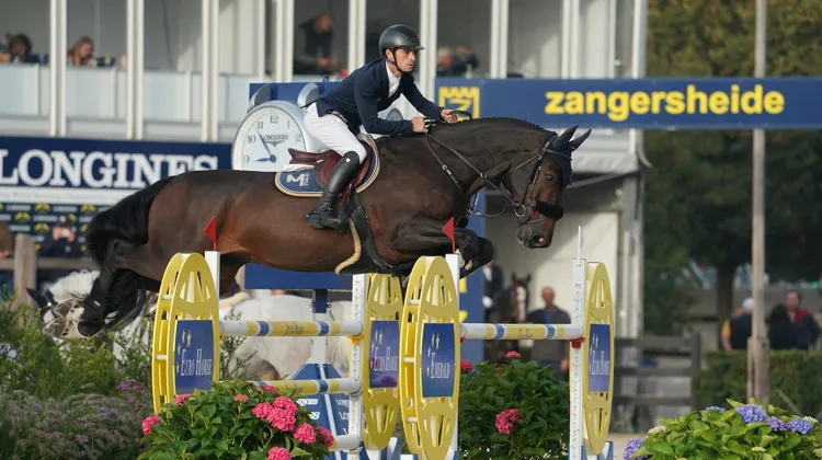 Robinson Maupiler et Johnnie Walker, quatrième des sept ans