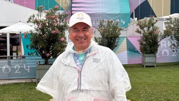 “Je vais donc ajouter cet uniforme de bénévole à ma panoplie de tenues olympiques, que j’ai conservées!”, sourit Pierre Durand.