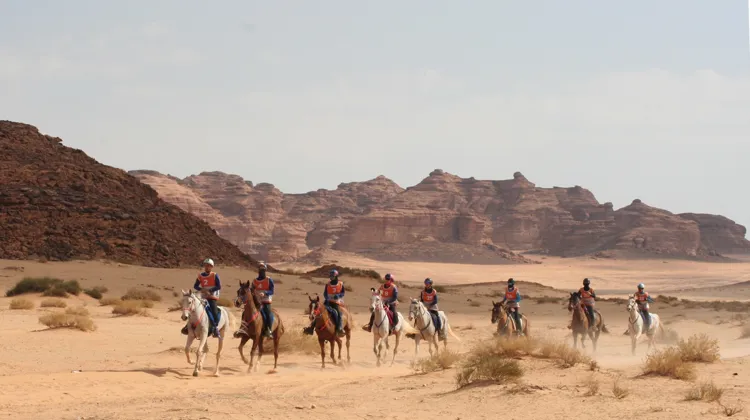 Le site d’Al-’Ula offre un panorama à couper le souffle et des pistes techniques.