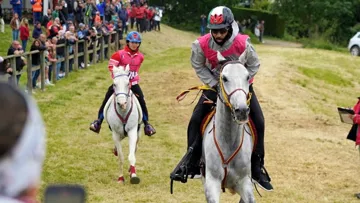 Saïf Beljafla, vainqueur du la CEI 2* Jeunes de 120km, devant Pablo Tomas Arnaud, deuxième de l'épreuve. 