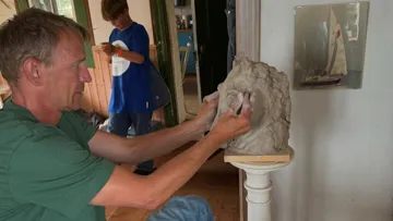 Peder Fredricson s'est récemment adonné à la sculpture en plus de la peinture, dont son premier projet a été un portrait de cheval.